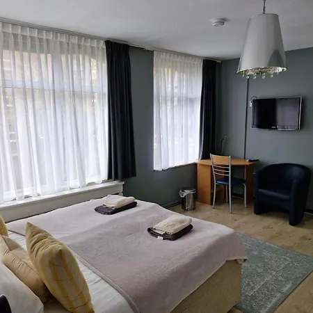 Bed & Breakfast Insulinde Den Haag