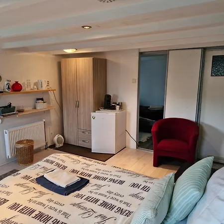 بيت ضيافة Insulinde 3*