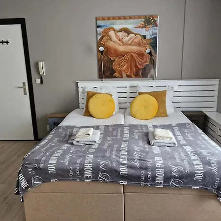 Insulinde بيت ضيافة